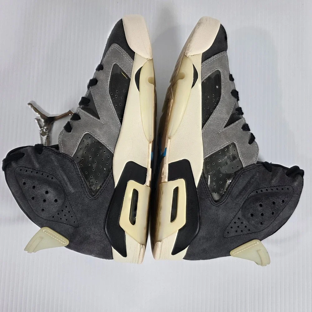 Air Jordan 6 Retro Tech Chrome Sneakers Womens 10.5 Grey Black Suede CK6635-001